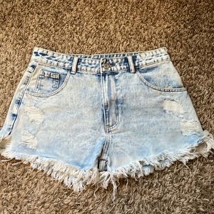 A blue Jean short
